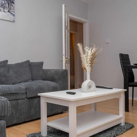 Cosy 2 Bedroom Home In Ковънтри Екстериор снимка