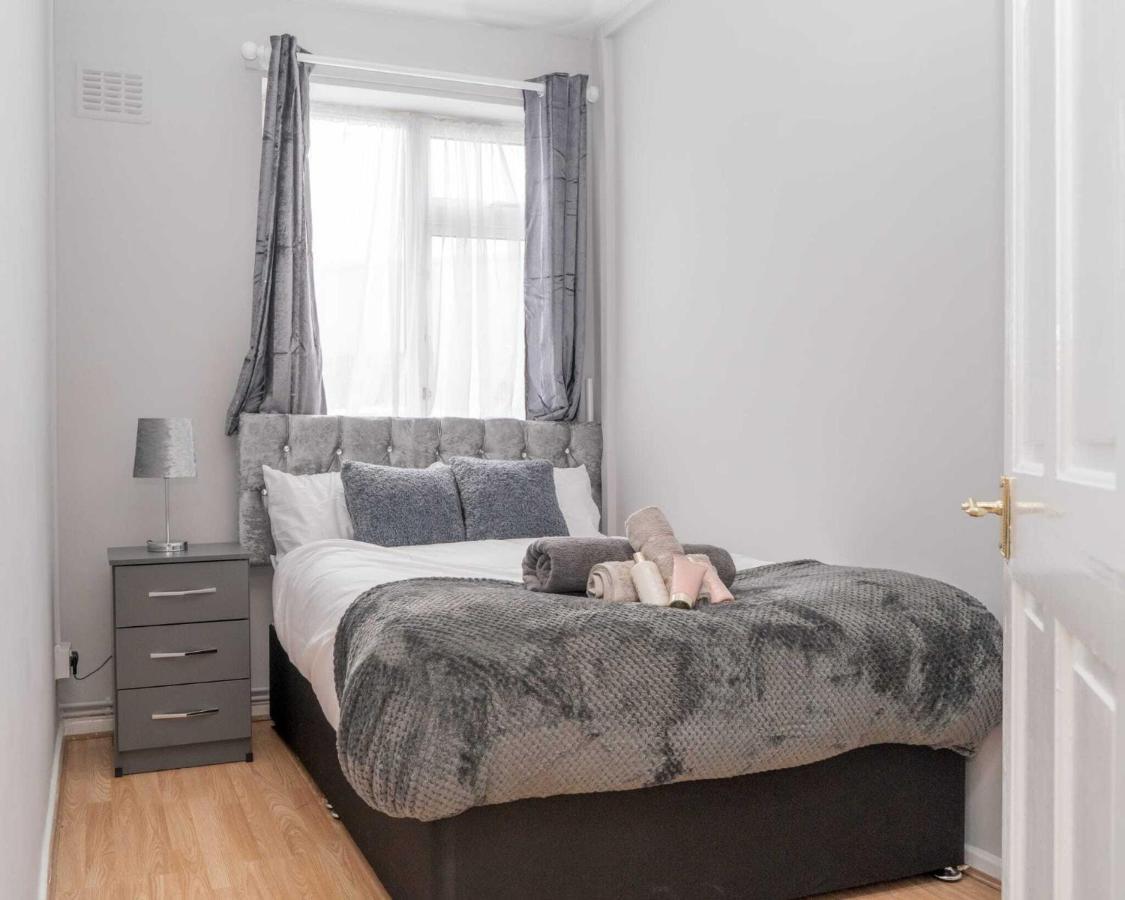 Cosy 2 Bedroom Home In Ковънтри Екстериор снимка
