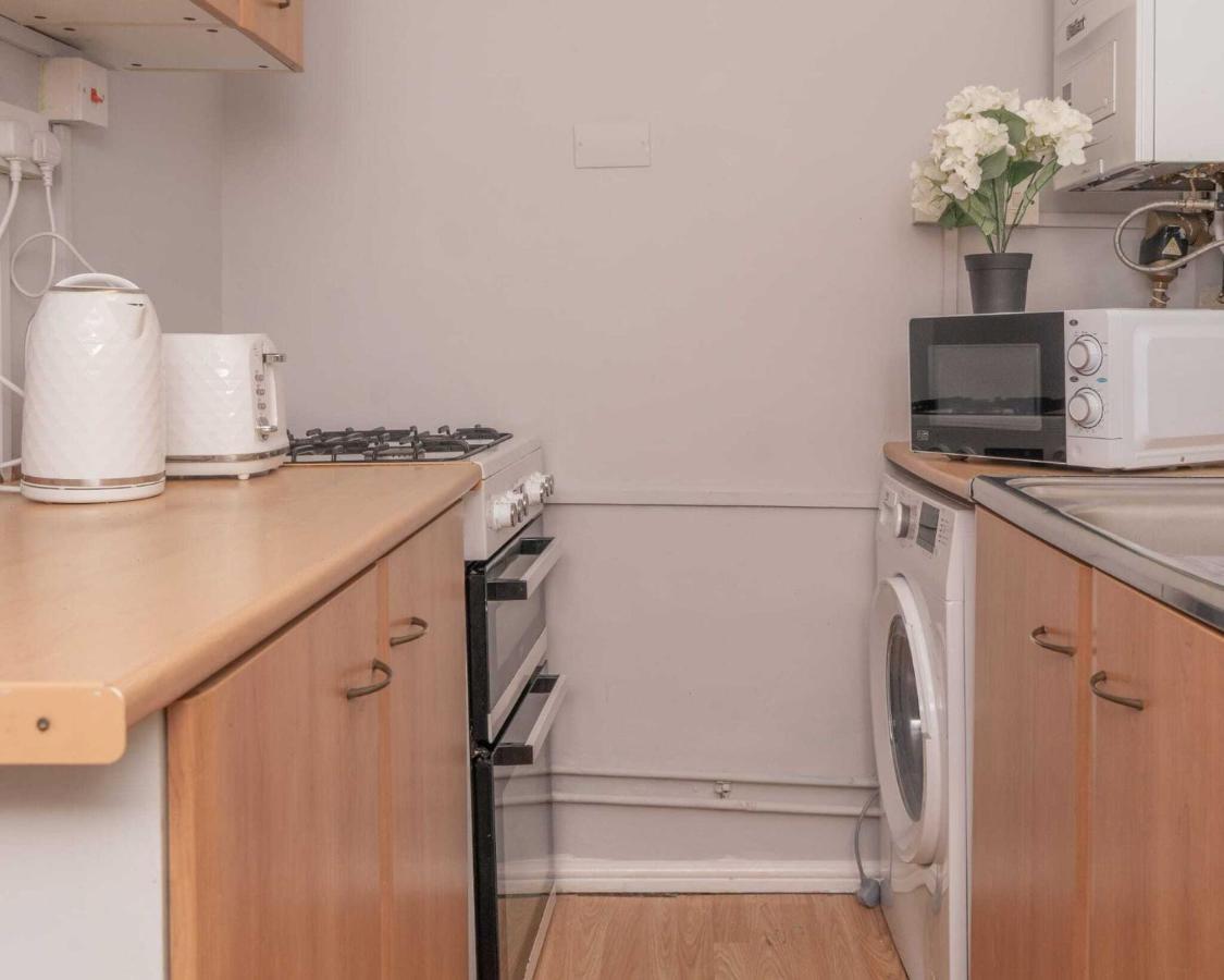 Cosy 2 Bedroom Home In Ковънтри Екстериор снимка