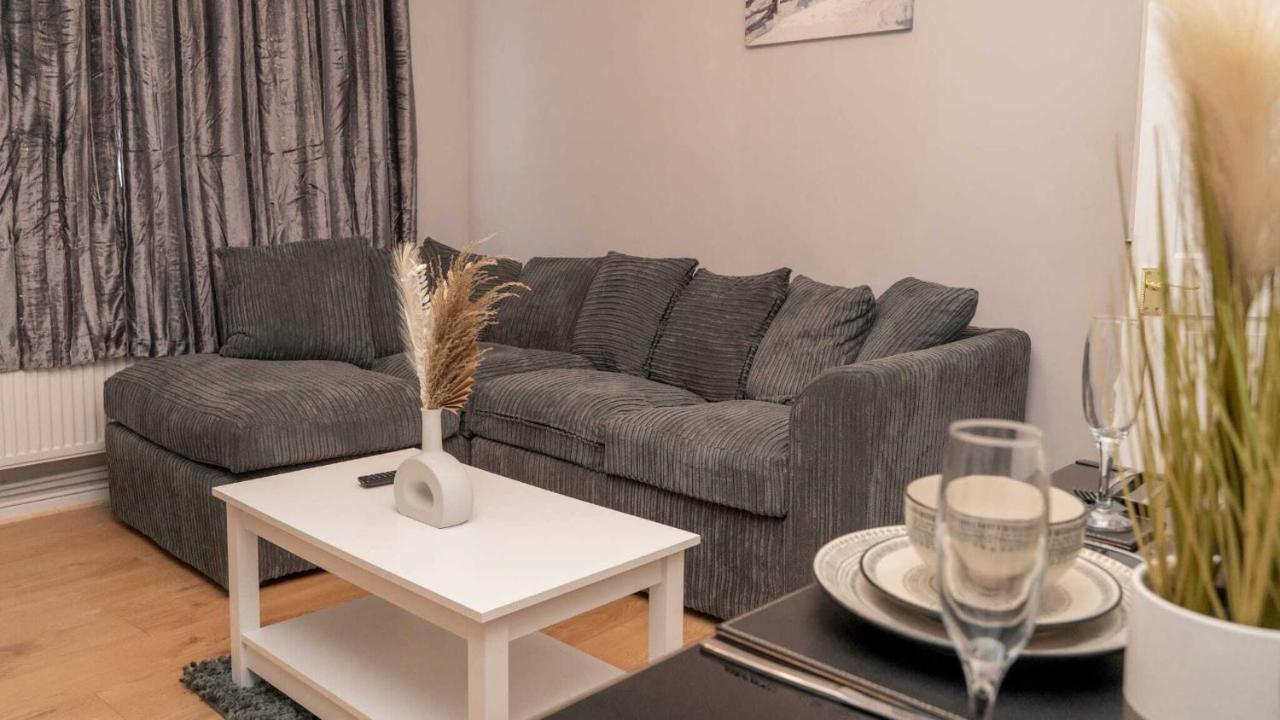 Cosy 2 Bedroom Home In Ковънтри Екстериор снимка