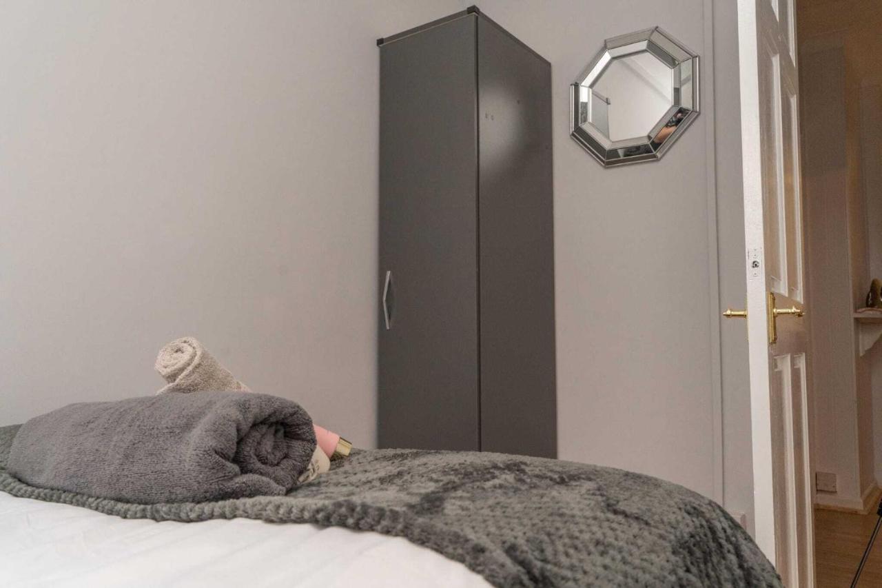 Cosy 2 Bedroom Home In Ковънтри Екстериор снимка