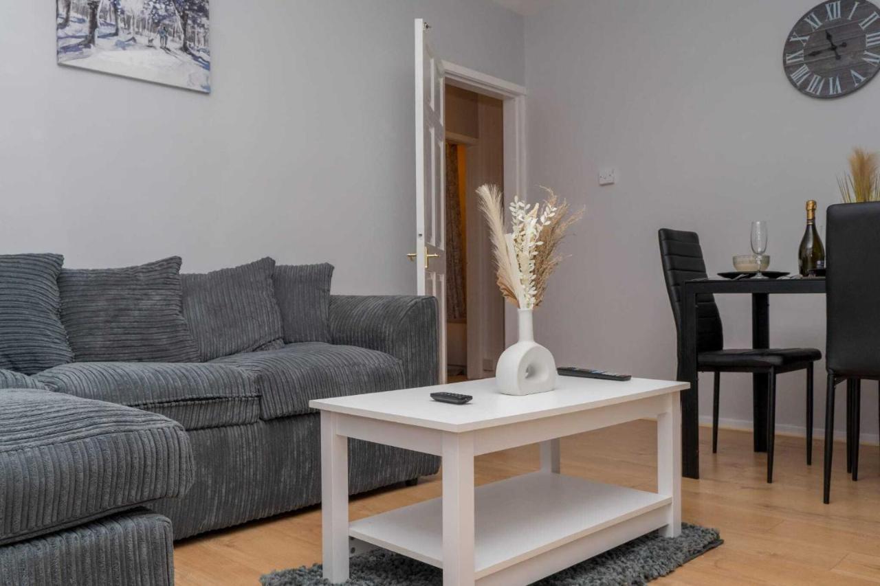 Cosy 2 Bedroom Home In Ковънтри Екстериор снимка
